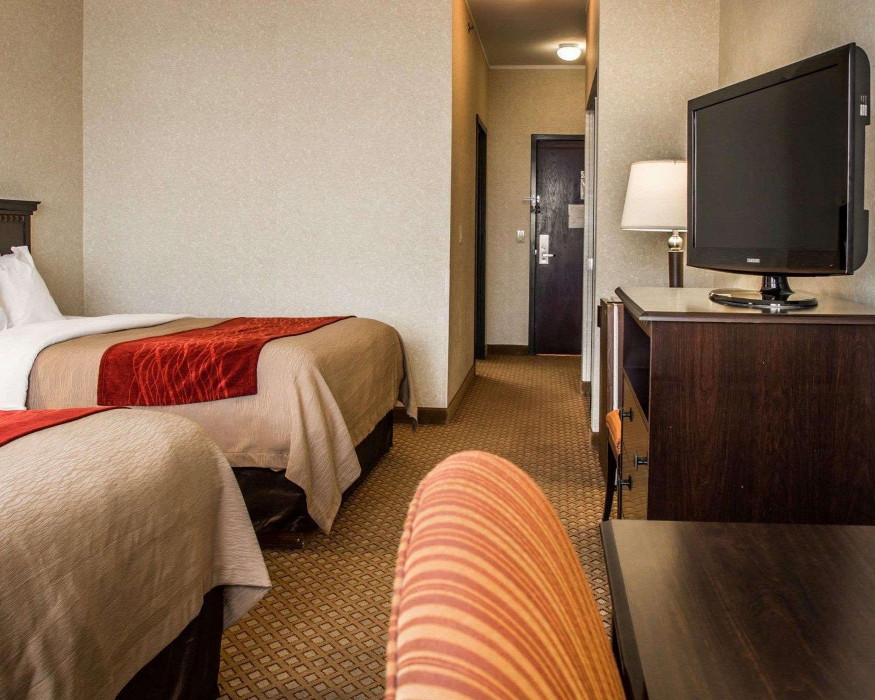 American Inn & Suites ウォーターフォード エクステリア 写真