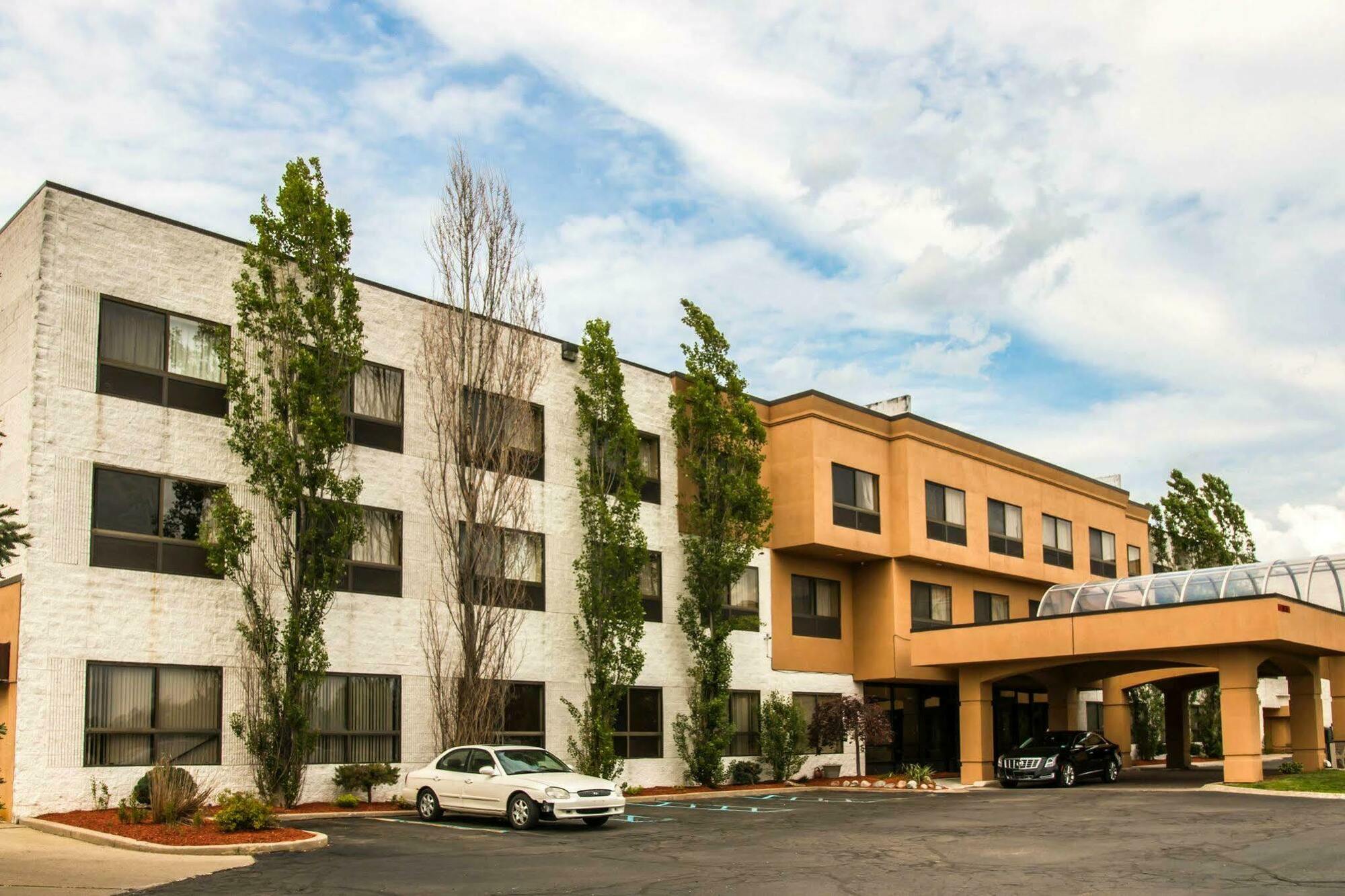 American Inn & Suites ウォーターフォード エクステリア 写真