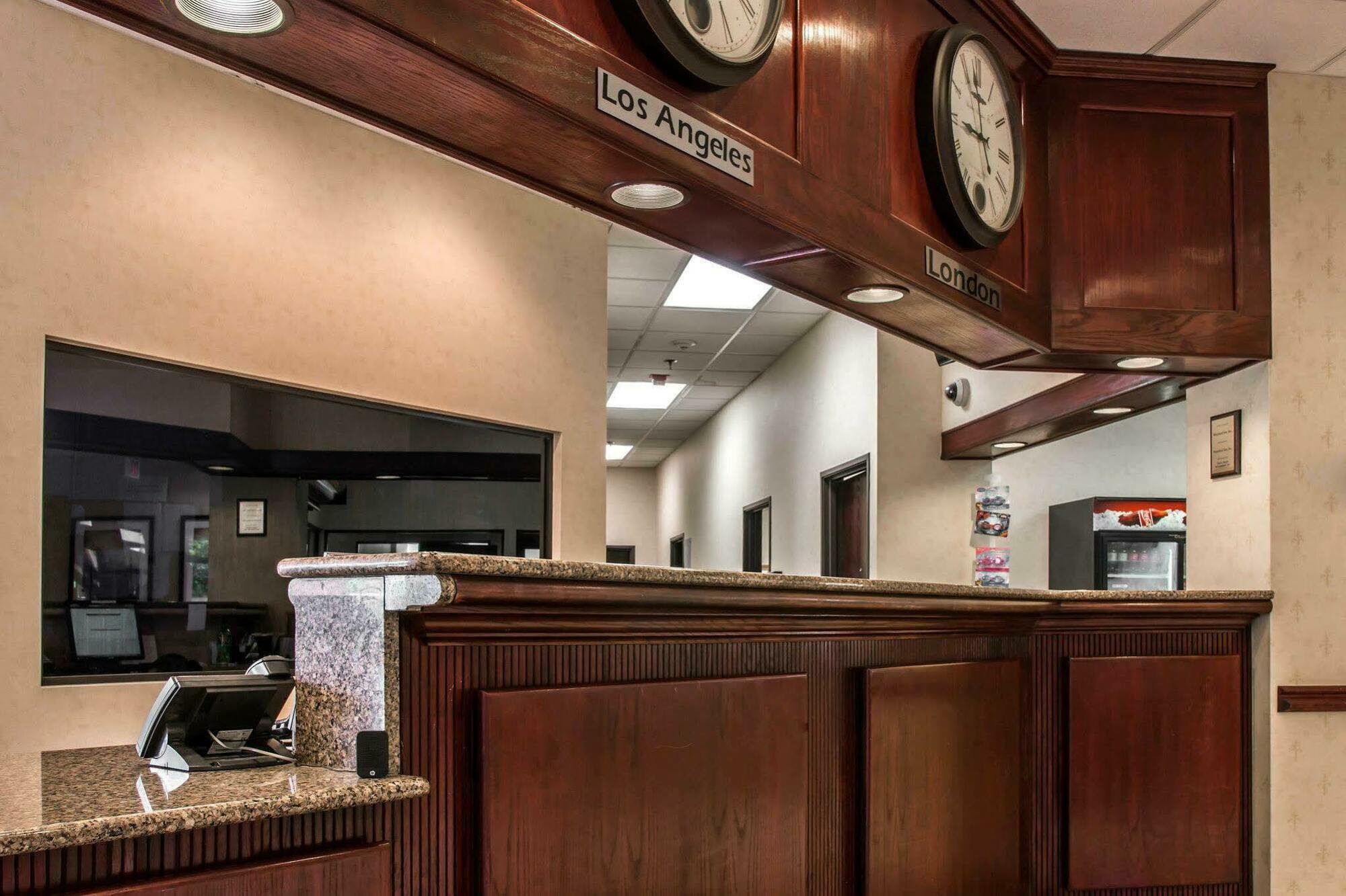 American Inn & Suites ウォーターフォード エクステリア 写真
